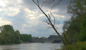 Donau Staistufe-IN aus der Ferne