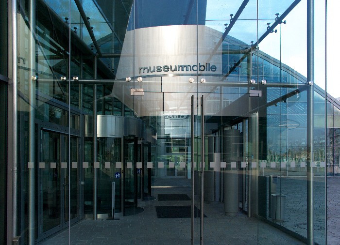 Reflexionen Audi Plaza...