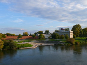 Freilufttheaterbühne an der Donau