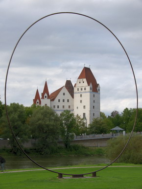 Neues Schloss unter der Lupe