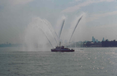 Bild12TN Bogserare hlsar alla vlkomna.jpg